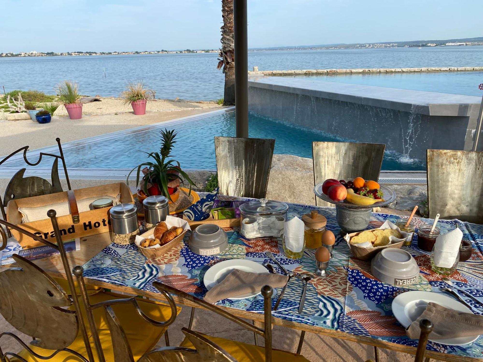Les Pieds Dans L'Eau Bed & Breakfast Sete Exterior photo
